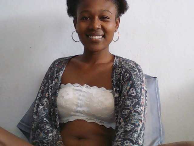 Zinah1 live cam on BongaCams