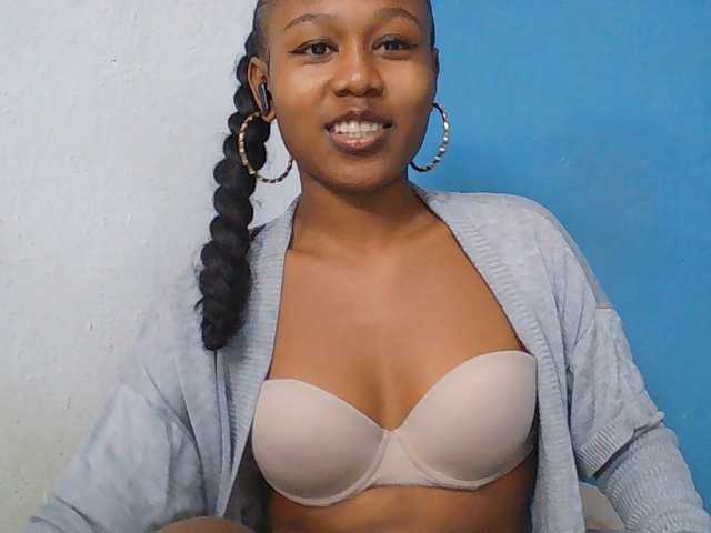 Zinah1 live webcam show