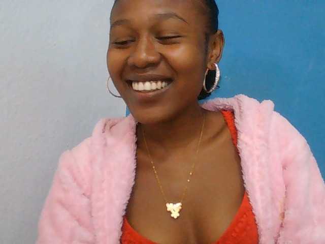 Zinah1 live cam on BongaCams