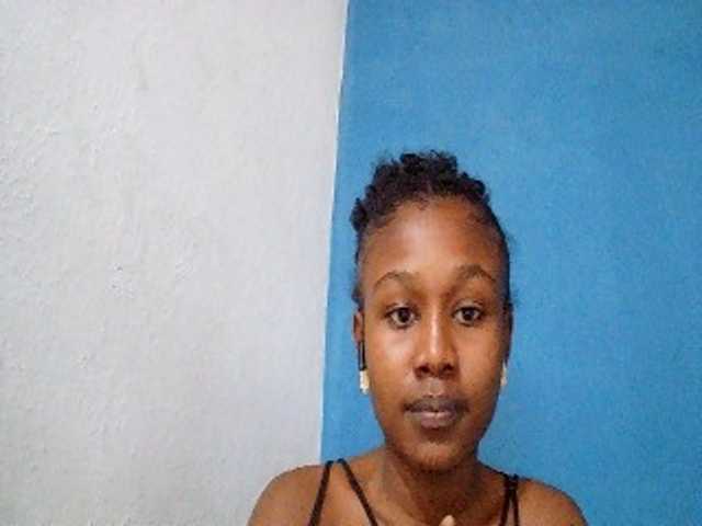 Zinah1 live cam on BongaCams