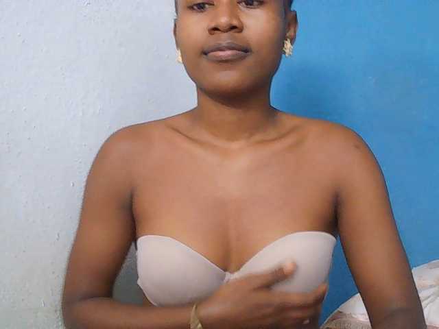 Zinah1 live webcam show