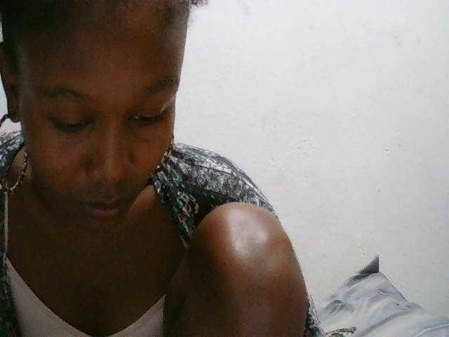 Zinah1 live cam on BongaCams