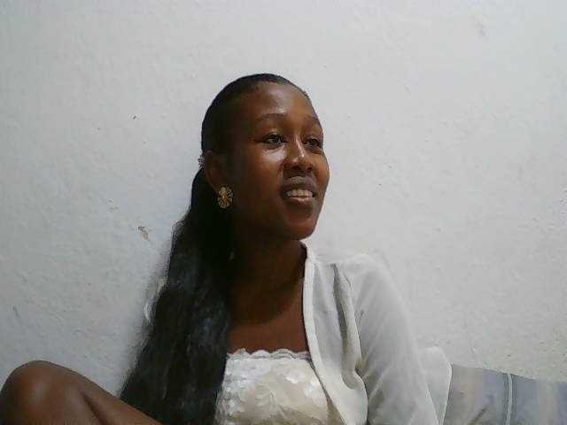 Zinah1 live cam on BongaCams
