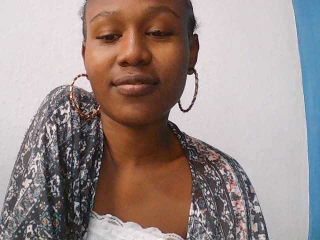 Zinah1 live cam on BongaCams