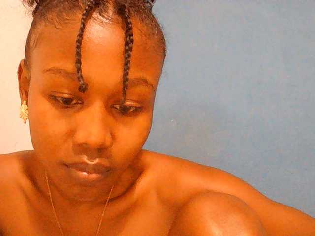 Zinah1 live cam on BongaCams