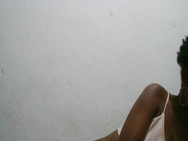 Zinah1 live cam on BongaCams