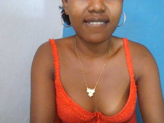 Zinah1 live cam on BongaCams