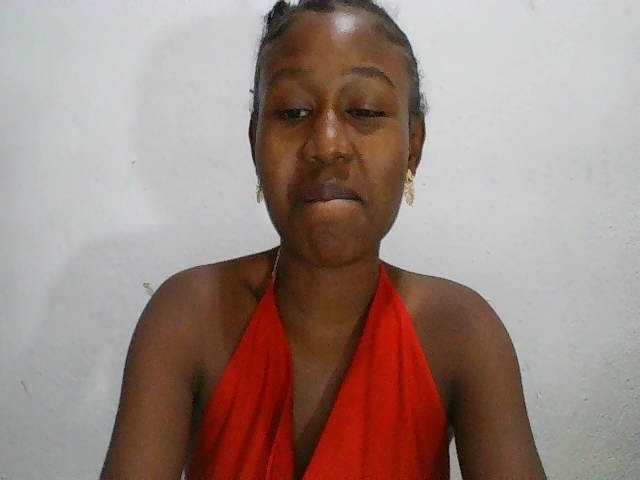 Zinah1 live cam on BongaCams