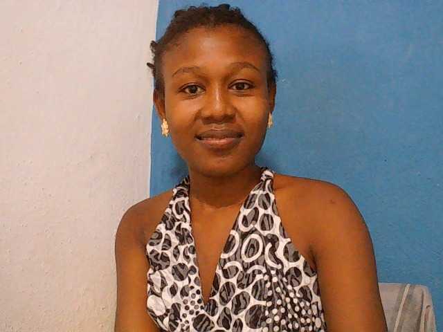 Zinah1 live cam on BongaCams