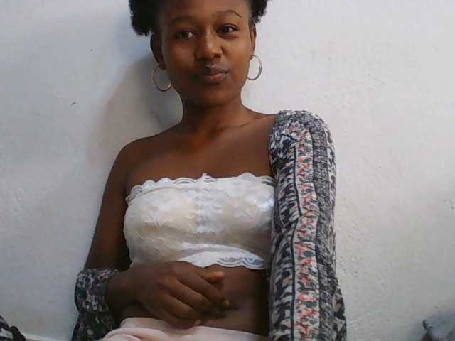 Zinah1 live cam on BongaCams