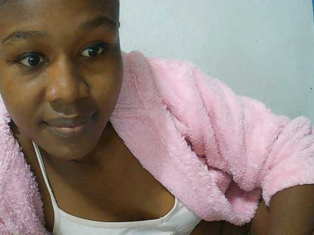 Zinah1 live cam on BongaCams