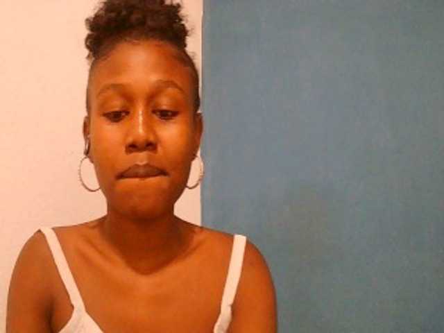 Zinah1 live cam on BongaCams