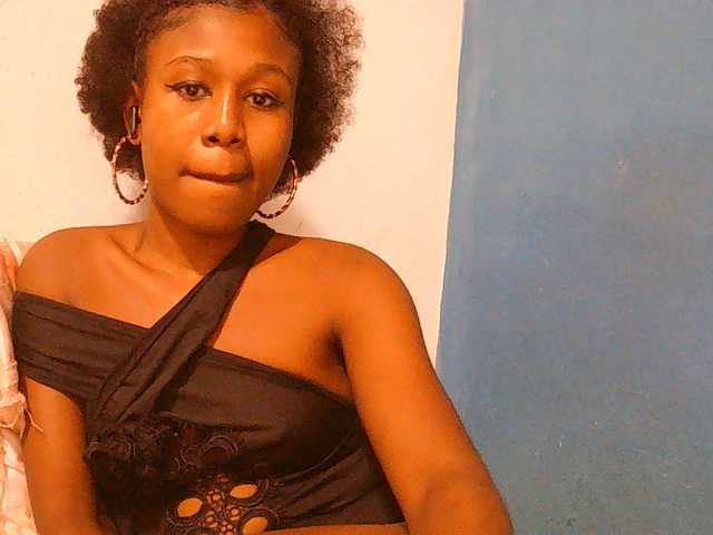 Zinah1 live cam on BongaCams