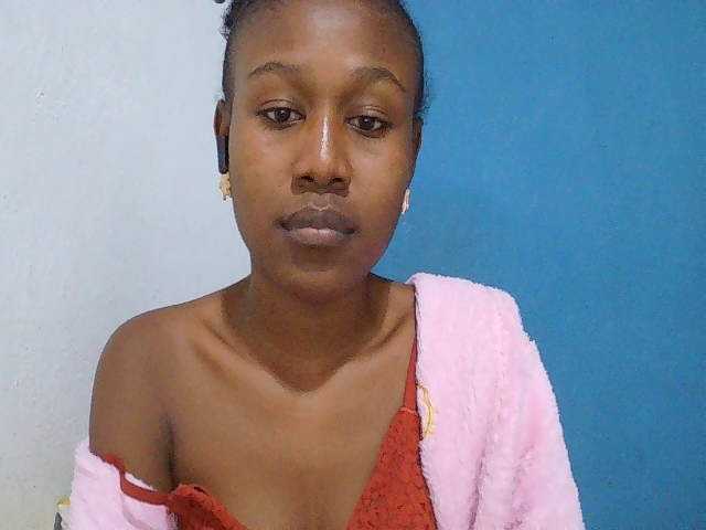 Zinah1 live webcam show