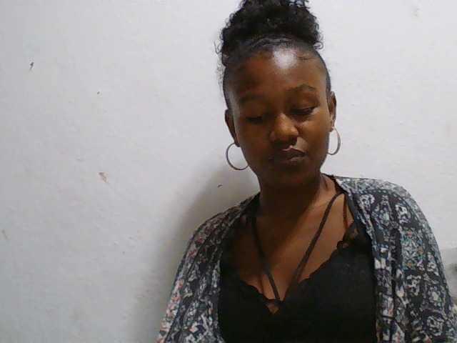 Zinah1 live cam on BongaCams