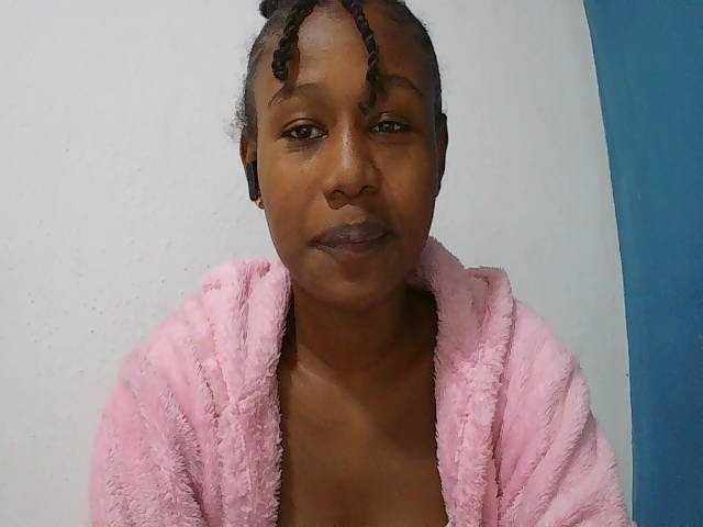 Zinah1 live cam on BongaCams
