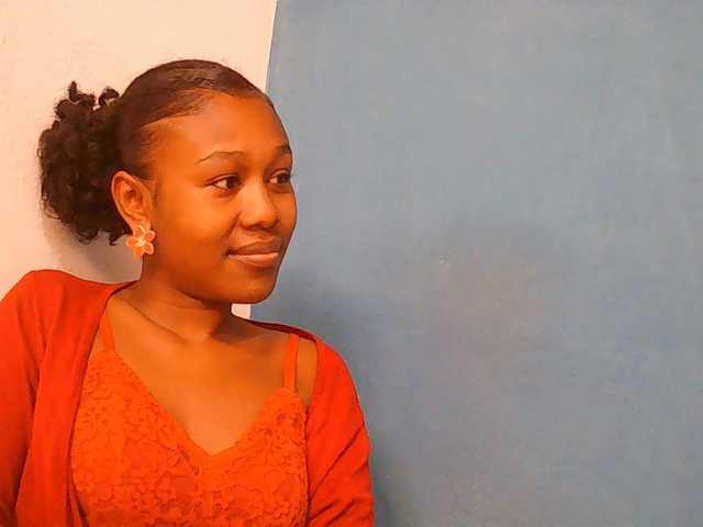 Zinah1 live cam on BongaCams