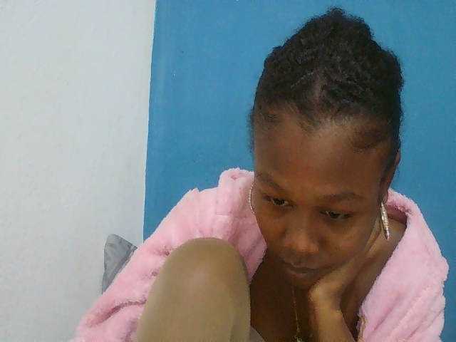 Zinah1 live cam on BongaCams