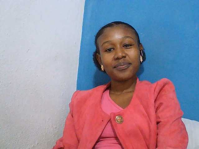 Zinah1 live cam on BongaCams