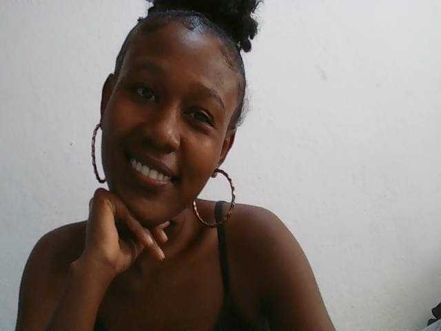 Zinah1 live cam on BongaCams
