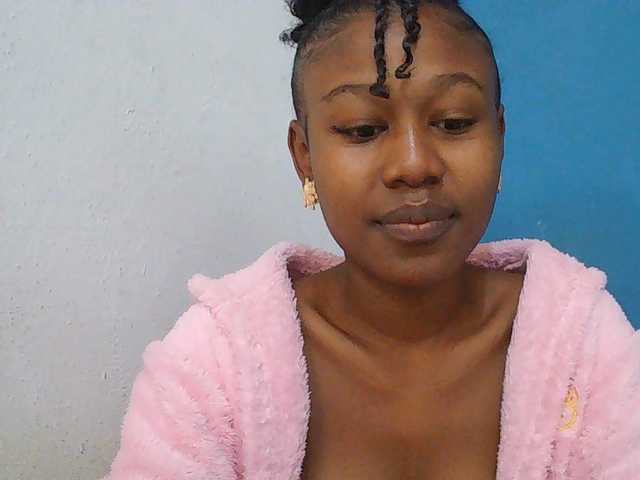 Zinah1 live webcam show
