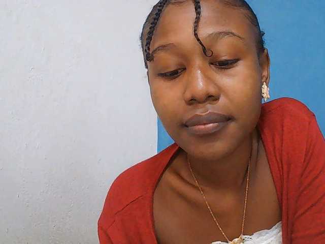 Zinah1 live cam on BongaCams
