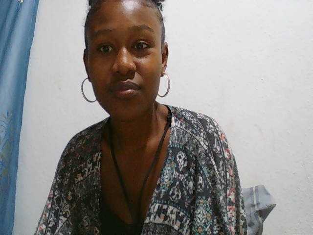 Zinah1 live cam on BongaCams