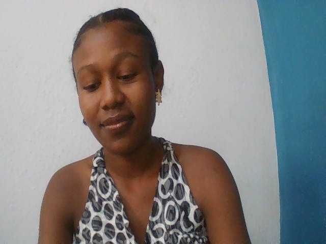 Zinah1 live cam on BongaCams
