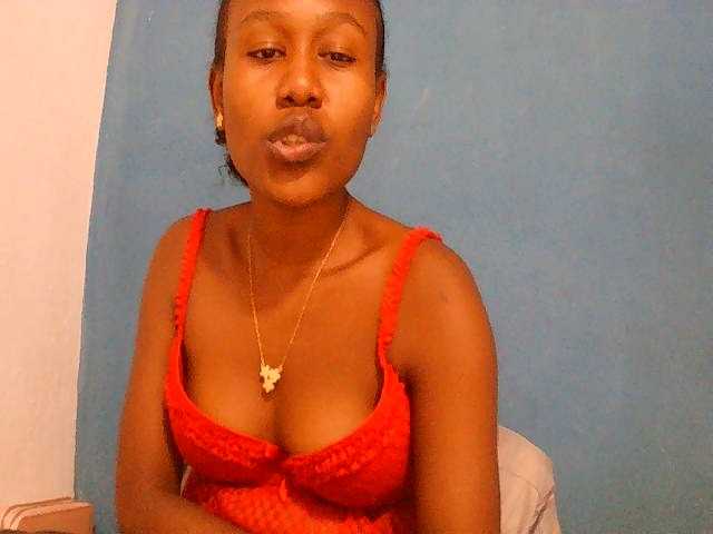 Zinah1 live cam on BongaCams