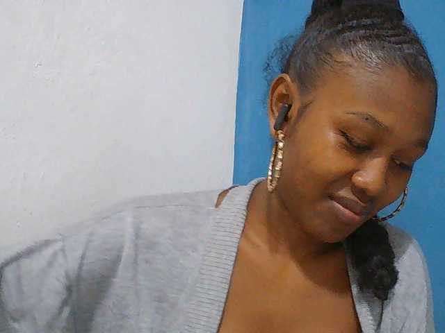 Zinah1 live webcam show