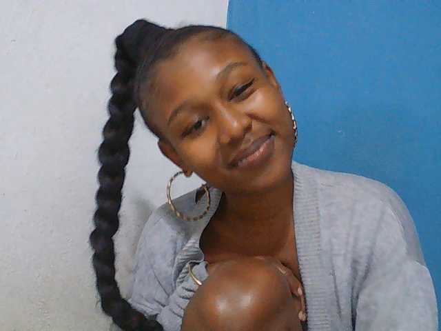 Zinah1 live webcam show