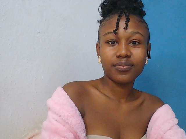 Zinah1 live webcam show