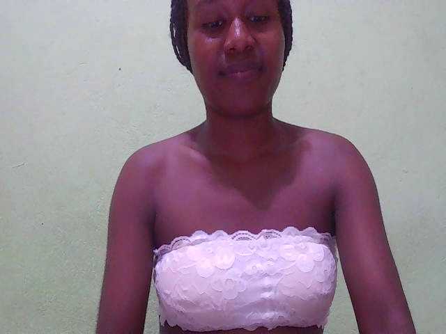 Zinah1 webcam bongacams model stream image