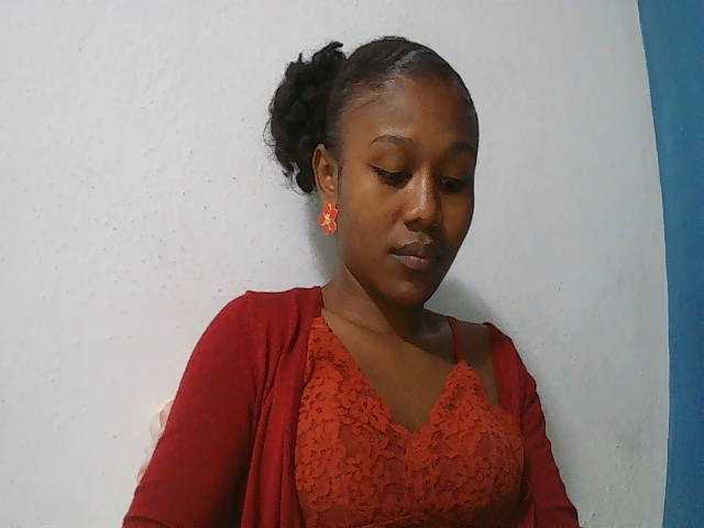 Zinah1 live cam on BongaCams