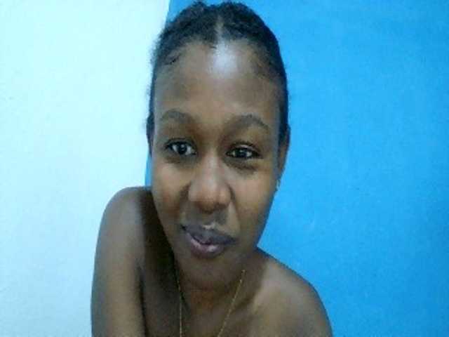 Zinah1 live cam on BongaCams