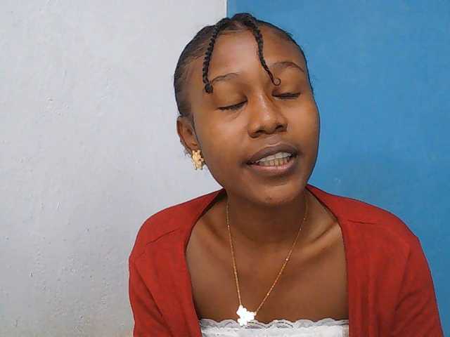 Zinah1 live cam on BongaCams