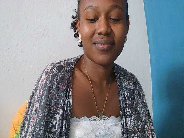 Zinah1 live cam on BongaCams