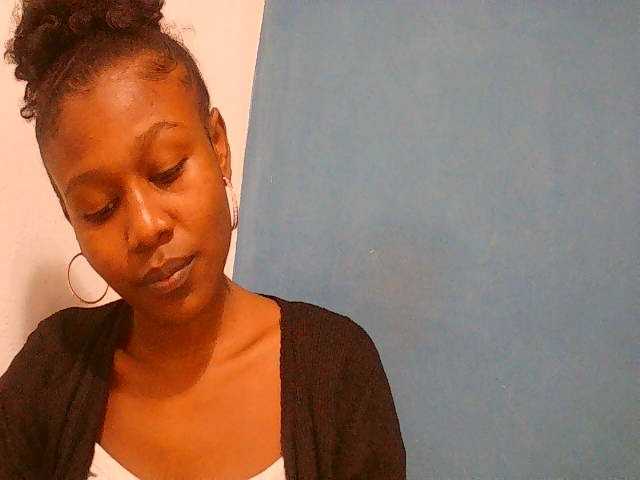 Zinah1 live cam on BongaCams
