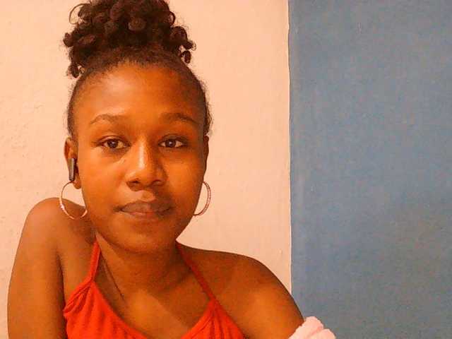 Zinah1 live cam on BongaCams