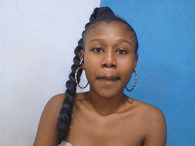 Zinah1 live webcam show