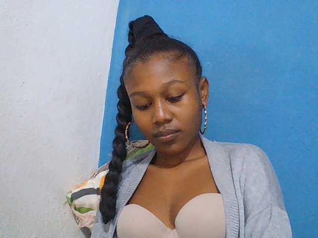 Zinah1 live webcam show