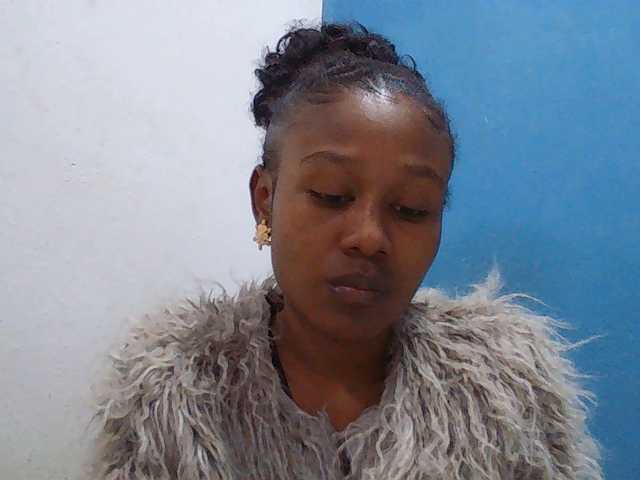 Zinah1 live cam on BongaCams