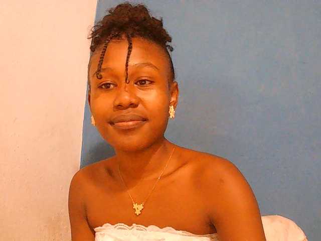Zinah1 live cam on BongaCams