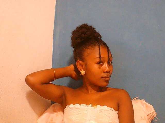 Zinah1 live cam on BongaCams