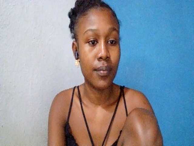 Zinah1 live webcam show