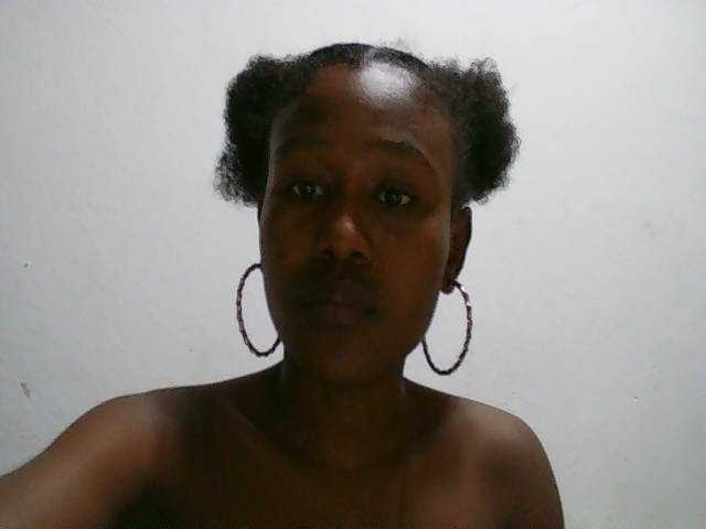 Zinah1 live cam on BongaCams
