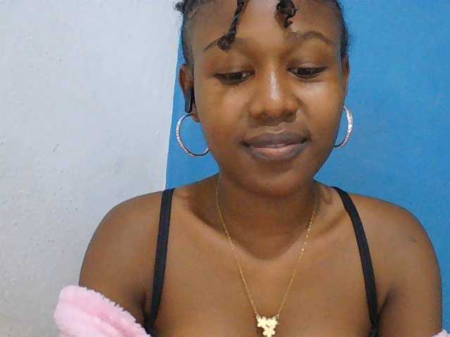 Zinah1 live webcam show