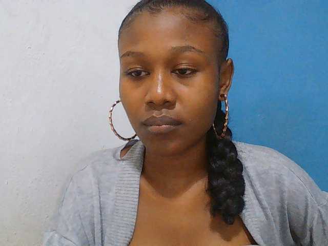 Zinah1 live webcam show