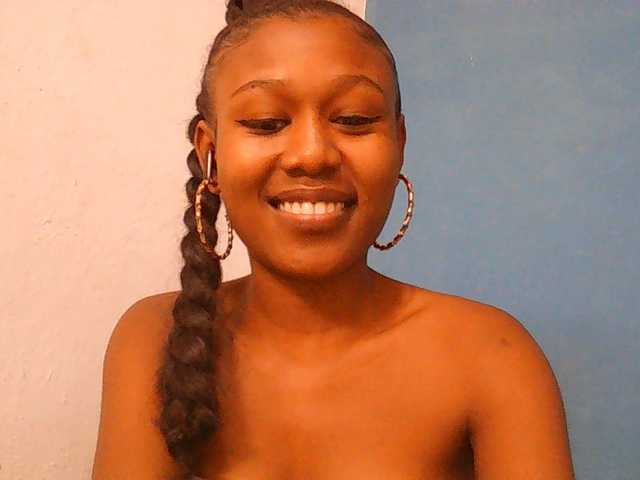 Zinah1 live cam on BongaCams