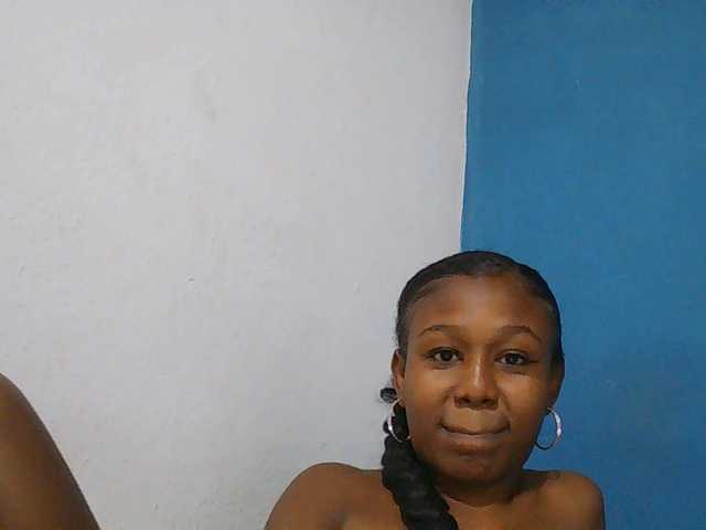 Zinah1 live cam on BongaCams